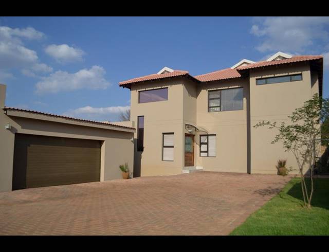 4 BEDROOM HOUSE FOR SALE IN RUIMSIG